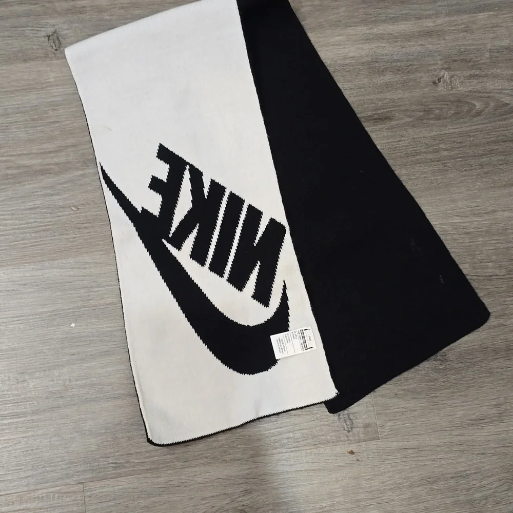Nike bold scarf